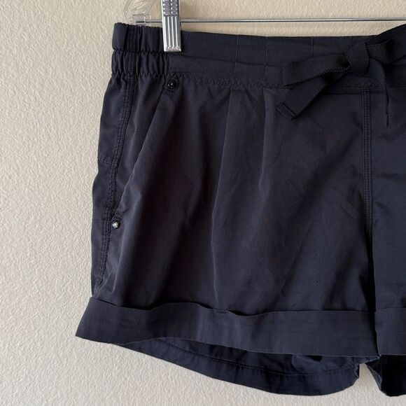 Lululemon Spring Breakaway Cuffed Shorts - Picture 2 of 11